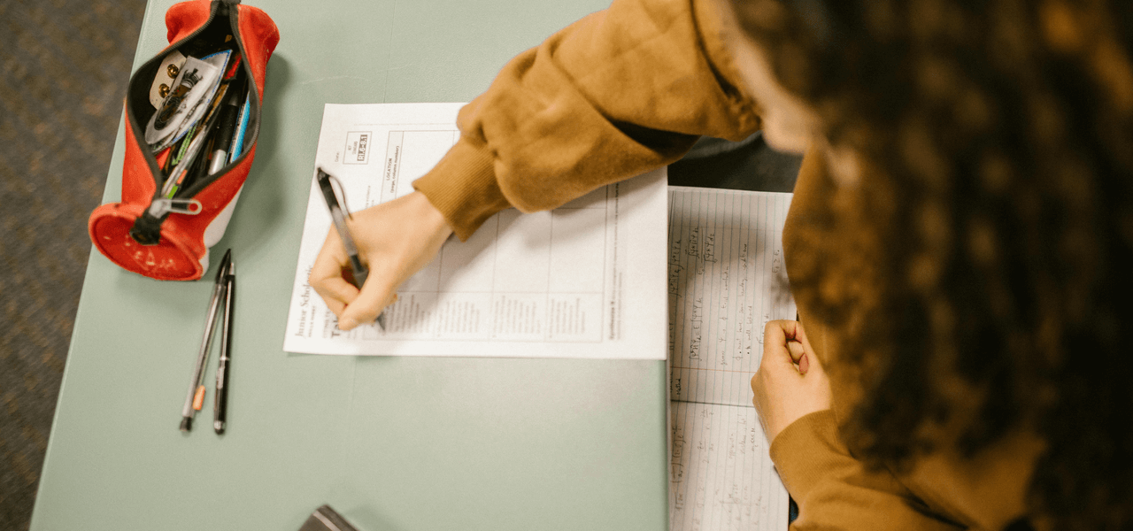 【完全版】ビザに使える英語テスト9種と料金表のイメージ